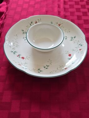 Pfaltzgraff Winterberry Chip & Dip Set